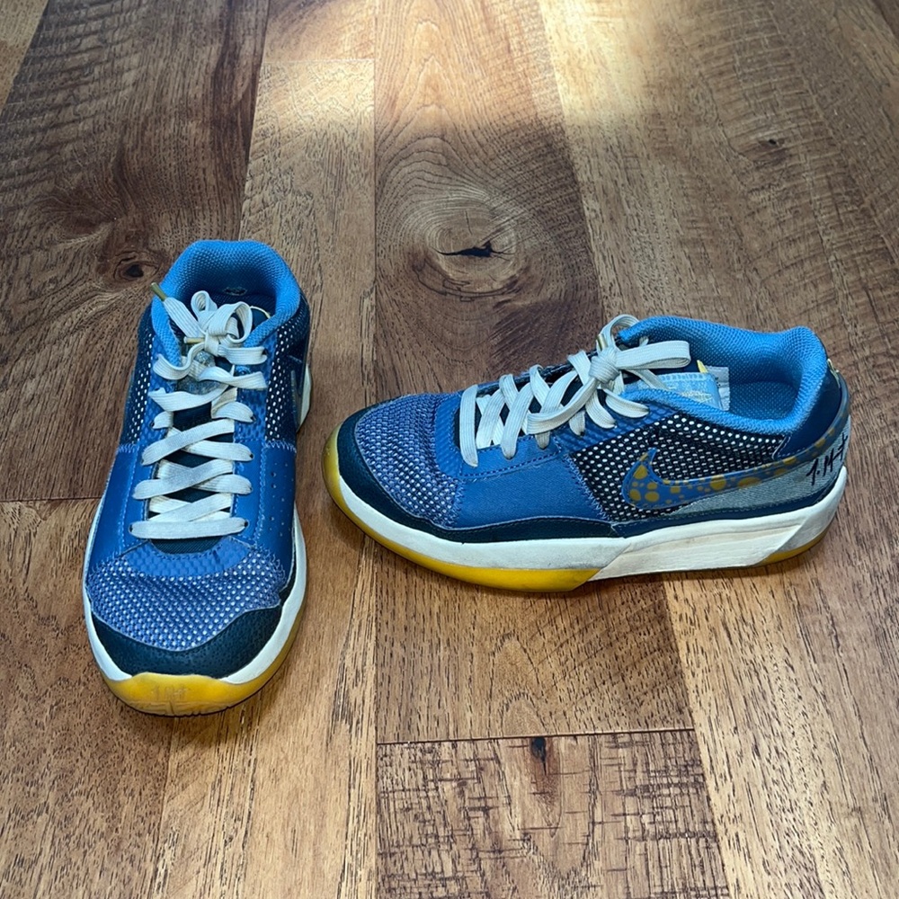 Nike Boy’s Blue and Yellow Sneakers Size 5Y